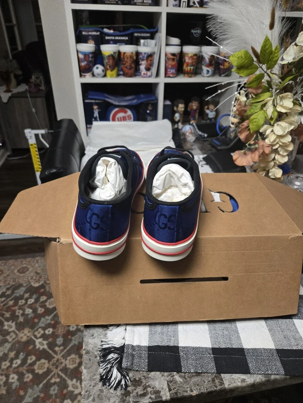 Gucci Men's Navy Blue Low-Top Sneakers with Red Stripe